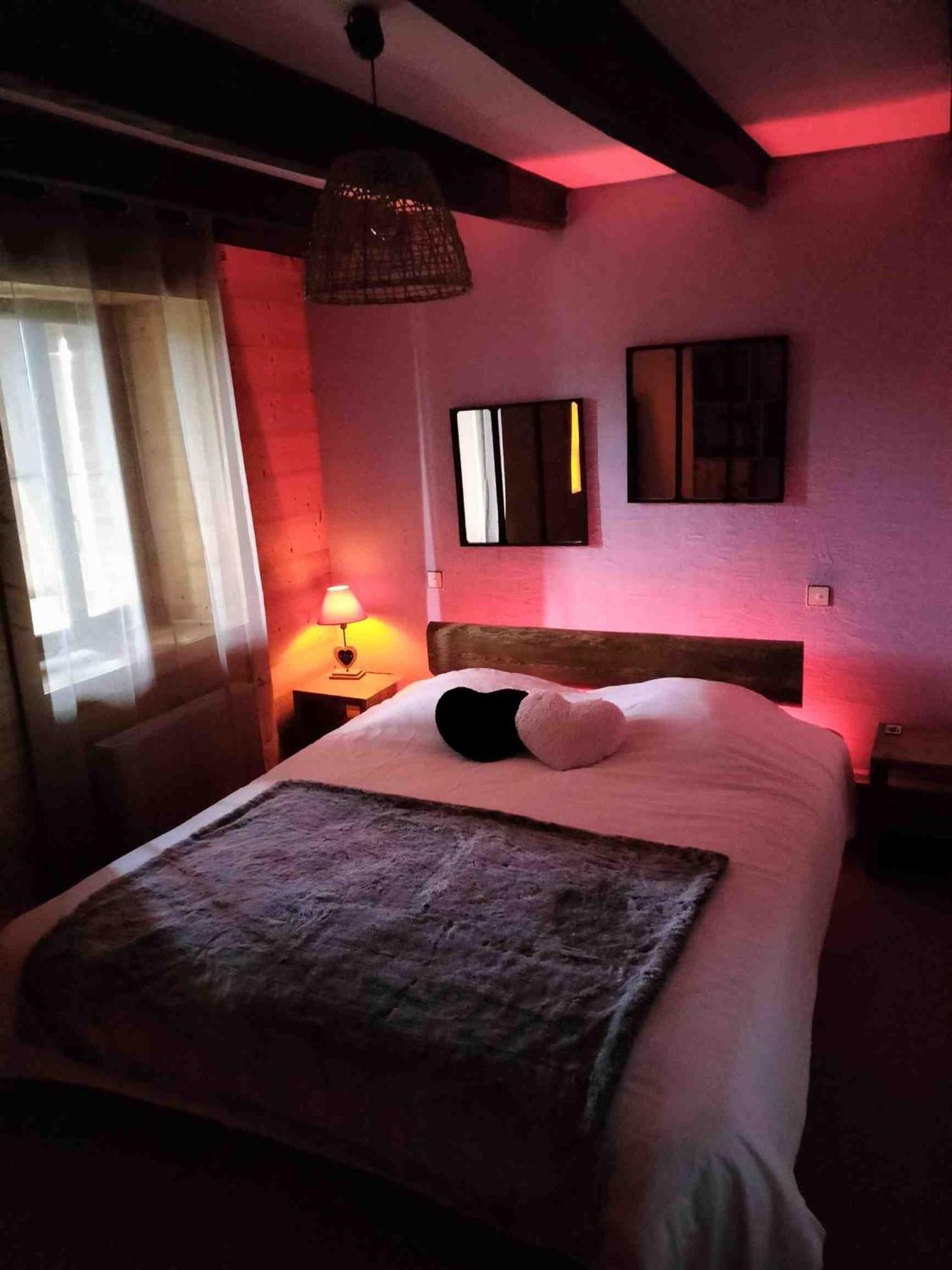 Gite Chambre Spa Prive De L'Ancienne Ferme Vallieres  Exterior photo